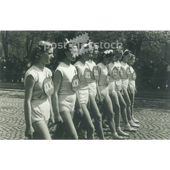 1955 – Running team of Stalin Street school. Black and white photo sheet, postcard. (2792169)