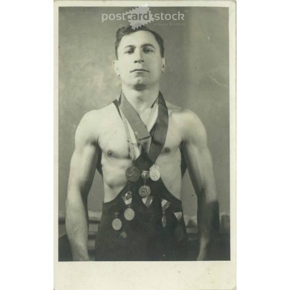 Early 1950s. Wrestler with his medals. Black and white photo sheet. Its maker is unknown. (2792170)