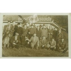   1956 – Group portrait of cheerful men with musicians and brandy. The picture was taken in March 1956. Its maker is unknown. Original paper image. (2792172)