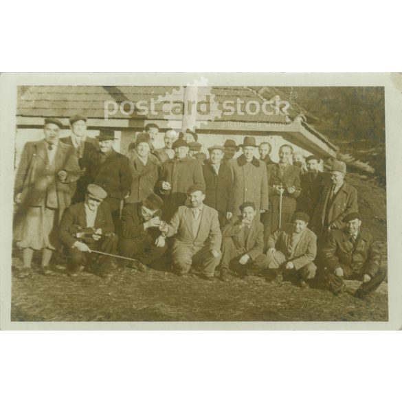 1956 – Group portrait of cheerful men with musicians and brandy. The picture was taken in March 1956. Its maker is unknown. Original paper image. (2792172)