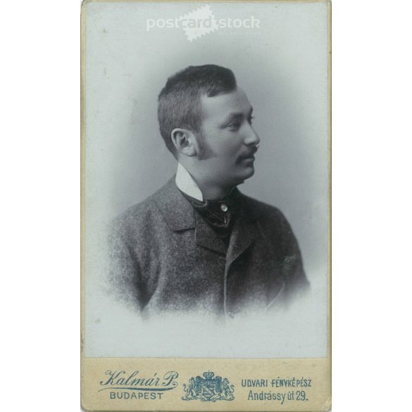 1899 – Studio portrait of a young man. Produced by Péter Kalmár’s photography studio in Budapest. Cabinet photo / hardback photo / business card, CDV photo. (2792175)