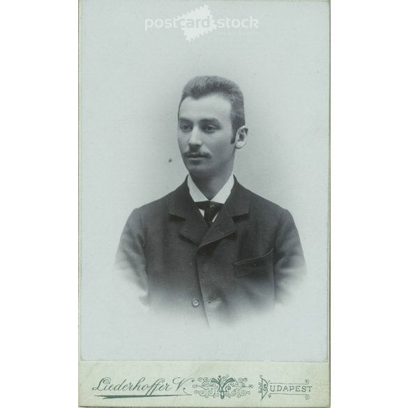 1897 – Studio portrait of a young man. Produced by Vilmos Linderhoffer’s photography studio in Budapest. Cabinet photo / hardback photo / business card, CDV photo. (2792179)