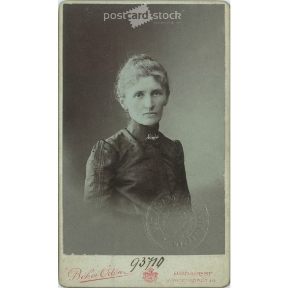 1907 - Studio portrait of a middle-aged woman. Produced by Ödön Békei’s photography studio in Budapest. Identity card. Published by Hungarian State Railways. Cabinet photo / hardback photo / business card, CDV photo. (2792184)