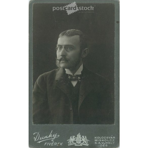 Early 1900s – Studio portrait of a young man. It was made by Dunky brothers photography studio, Cluj. Cabinet photo / hardback photo / business card, CDV photo. (2792194)