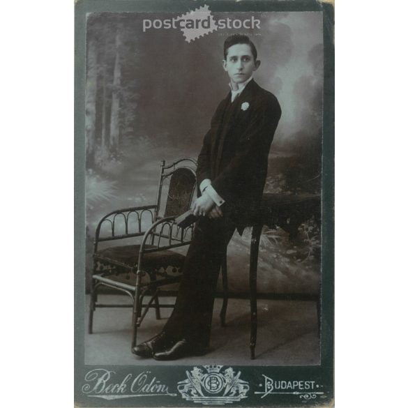 Early 1900s – Studio full-length photo of a young man. Produced by Ödön Beck’s photography studio in Budapest. Aunt Keréna’s son, who is in America. Cabinet photo / hardback photo / business card, CDV photo. (2792196)