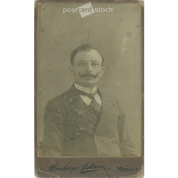 Early 1900s – Studio portrait of a middle-aged man. Produced by István Ábrahám’s photography studio in Miskolc. Cabinet photo / hardback photo / business card, CDV photo. (2792200)