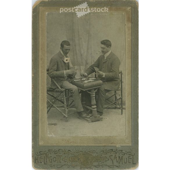 Early 1900s - Studio photo of men playing cards, full length. It was made by Helfgott’s photography studio in Városliget, Budapest. Cabinet photo / hardback photo / business card, CDV photo. (2792201)