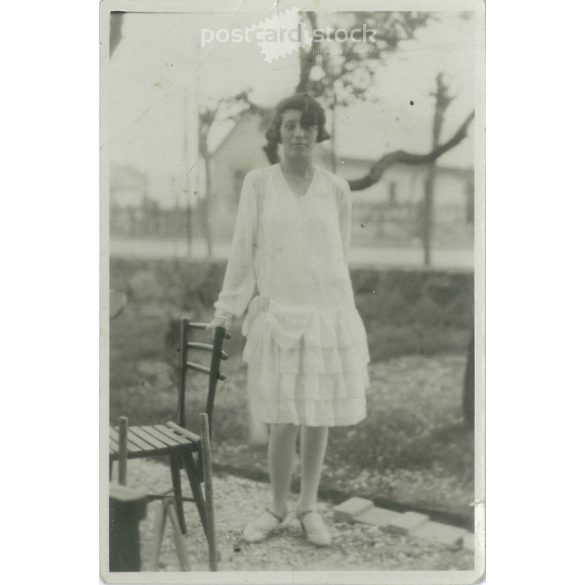 1929 – Young girl on the terrace. Original paper image. Its maker is unknown. (2792223)