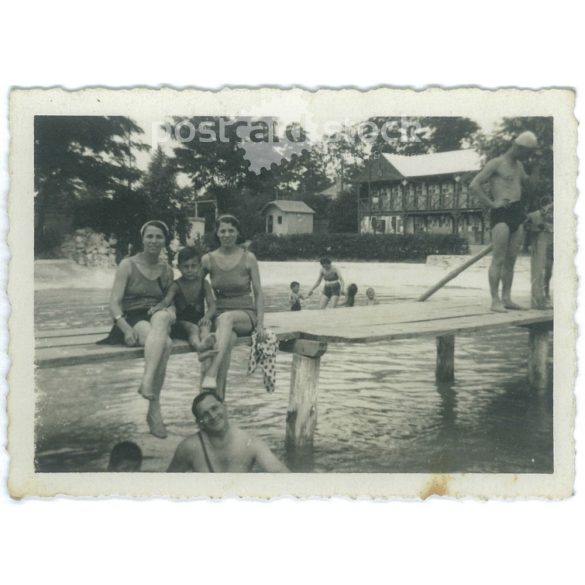 1920s. Bathers on the pier. Original paper image. Its maker is unknown. (2792228)