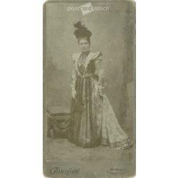   1890s. Elegant woman, studio photo. Made by István Goszleth, photography studio, Budapest. Original cabinet photo / hardback photo / business card, CDV photo. (2792229)