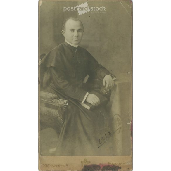 1912 – br The ordination photo of parish priest Sándor Barkóczy. Mindszenty B, photography studio, Bratislava. Original cabinet photo / hardback photo / business card, CDV photo. (2792243)