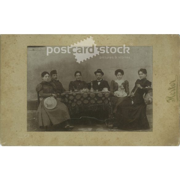 Early 1900s. young men and women sitting around a table. Wilhelm Herter photography studio, Schassburg (Segesvár). Original cabinet photo / hardback photo / business card, CDV photo. (2792246)