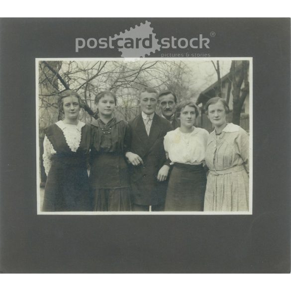 1920s. Family group photo outdoors. Gelatin silver. Its maker is unknown. Original, cashiered paper image. (2792254)