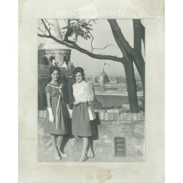 After 1945. Elegant ladies on the Fisherman’s Bastion. Its maker is unknown. Original, cashiered paper image. (2792262)