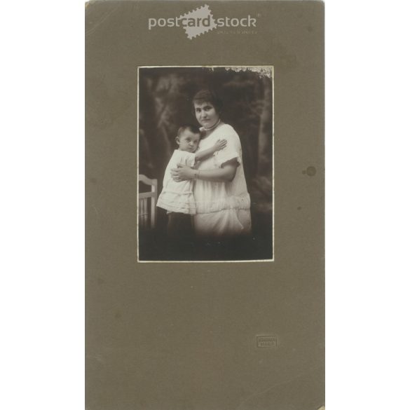 1910s. Mother with her child, studio shot. Made in the photographic studio of Homonnai, Makó. Original, cashiered paper image. (2792264)