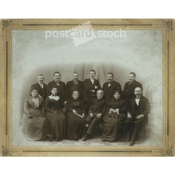 1910s. Large family photo, studio shot. Its maker is unknown. Original, cashiered paper image. (2792265)