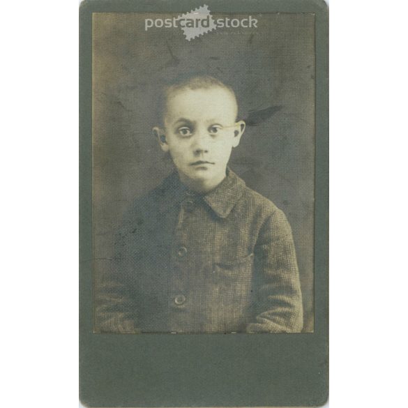 Early 1900s. Studio portrait of young boy. Its maker is unknown. Original cabinet photo / hardback photo / business card, CDV photo. (2792267)