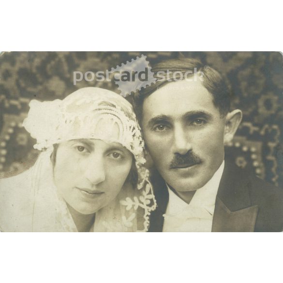 1910s. Young, unknown couple, wedding shot. Made by Erzsébet photo studio, Pécs, Király utca 15. Photo sheet, postcard. (2792288)