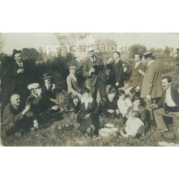 1920 – Memorial, to Csurika from Ernő. Balassa Colony. Bar company outdoors. Its maker is unknown. Original Paper Image. Photo sheet, postcard. (2792289)