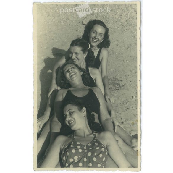 August 1949 – Young girls on the waterfront. Made in the Leonardo studio in Timișoara. Original Paper Image. Photo sheet, postcard. (2792290)