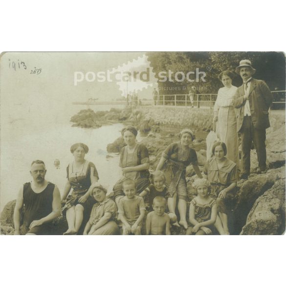 1913 – Group portrait of bathers, Austria. Postcard, photo sheet. (2792303)