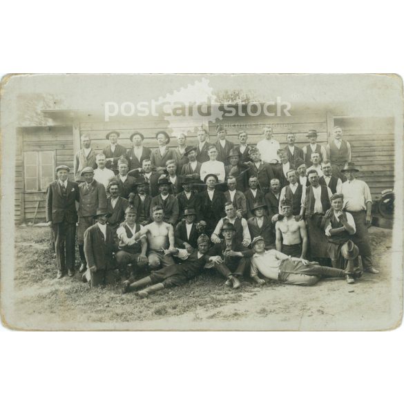 Early 1920s. Group photo of men. Photo by Foto Schäffer, Riesenburg. Postcard, photo sheet. (2792336)