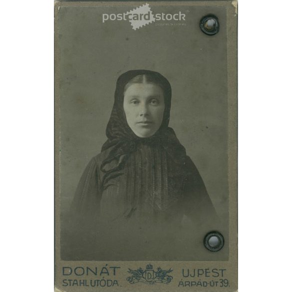 1910s. Portrait photo of Júlianna Kovács. The photo was taken in the photography studio of Donát Stahl’s successor in Újpest. Original cabinet photo / hardback photo / business card, CDV photo. (2792345)