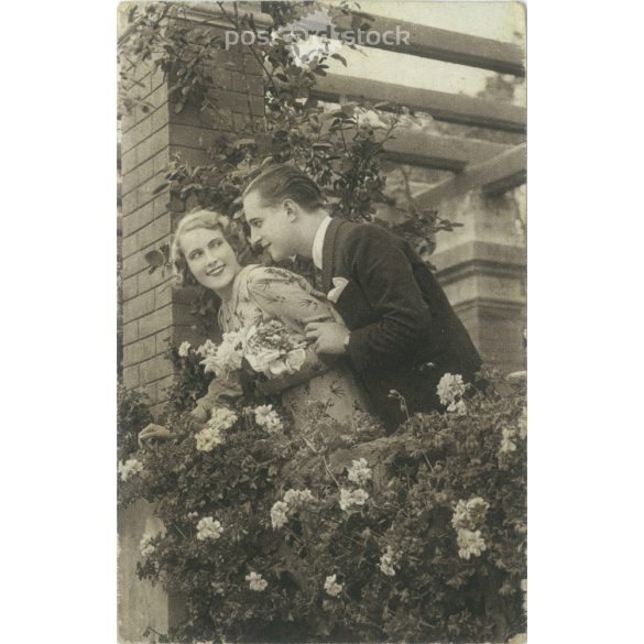 1942 – Romantic old postcard, photo sheet. (2792362)