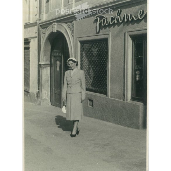 1930s. Elegant woman in a hat with a bag. Black and white old photo sheet, postcard. Cut. (2792368)