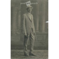   1911 – Győr. Young man, wearing a hat, holding gloves. Original black and white old photo sheet, postcard. (2792369)