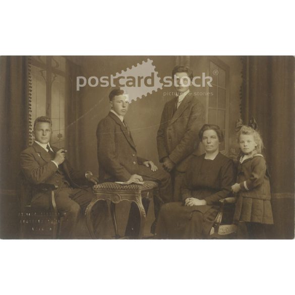 1921 – Family photo, studio recording. Leiden. Atelier Bungenaar photography studio. Sepia photo sheet. (2792386)