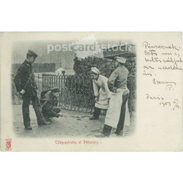 1903 – Paris, children „make money” on the street. Black and white photo sheet, old postcard. (2792389)