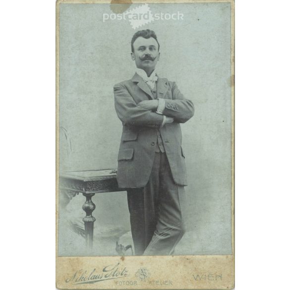 1905 – Studio photo of a middle-aged, elegant man, taken in the photography studio of Nikolaus Stotz. Vienna. Old photo / Visitcard / CDV photo. (2792397)