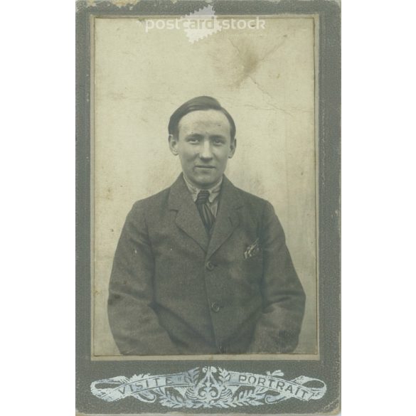 Early 1910s. Half-length studio photo of a young, middle-class man. Old photo / Visitcard / CDV photo. (2792399)