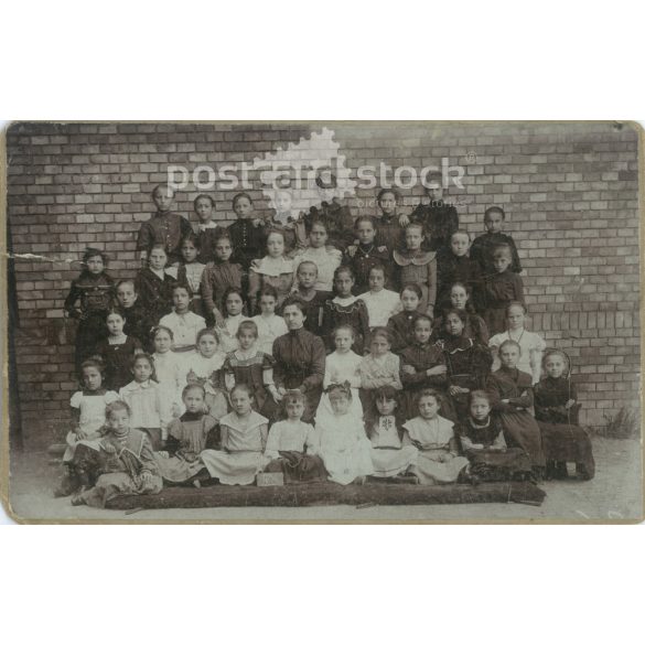 1910s. Class picture of a girls’ class. Black and white original cashier paper image, old photo. The creator of the image is unknown. (2792411)