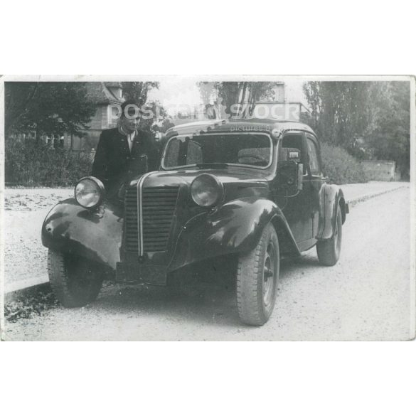 1930s. Parking car and its driver. Its maker is unknown. Black and white original paper image, old photo. (2792414)