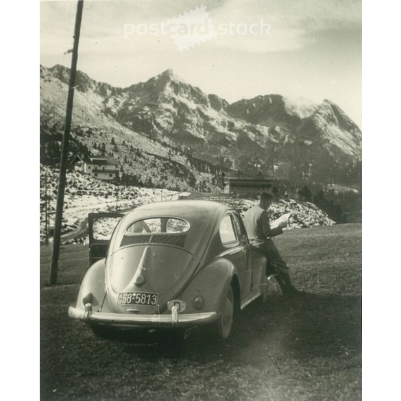 1955 – Germany. Road rest. Car tour in the mountains. Black and white original paper image, old photo. (2792415)