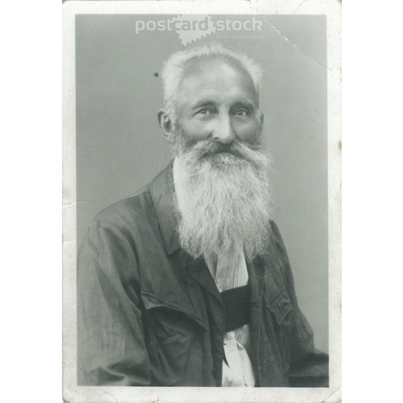 1950s. Old man, portrait photo. The picture was taken in Munich. Black and white original paper image, old photo. (2792422)