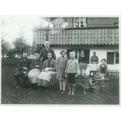   1938 – Germany. Oswald family. Family photo in front of the house. Its maker is unknown. Black and white original paper image, old photo. (2792432)