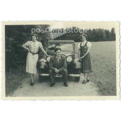   1940s. Germany. Young people on a road trip outdoors. Its maker is unknown. Black and white original paper image, old photo. (2792434)