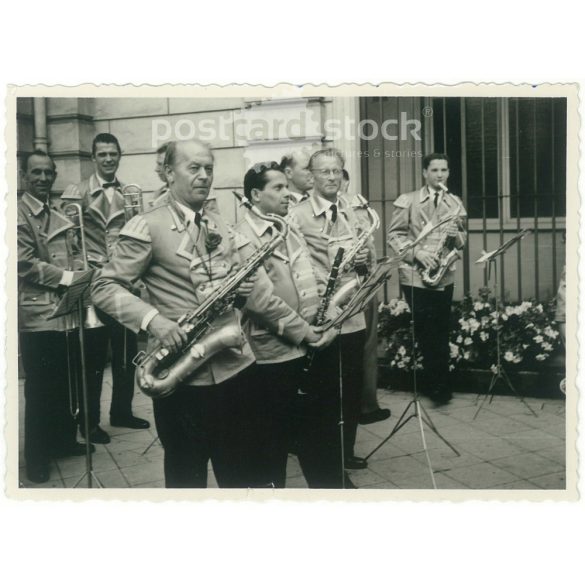 1958 – Germany. Brass band. The picture was taken in Hamburg. Its maker is unknown. Black and white original paper image, old photo. (2792442)