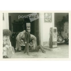   1962 – Germany. Work in a repair shop. Black and white original paper image, old photo. (2792455)