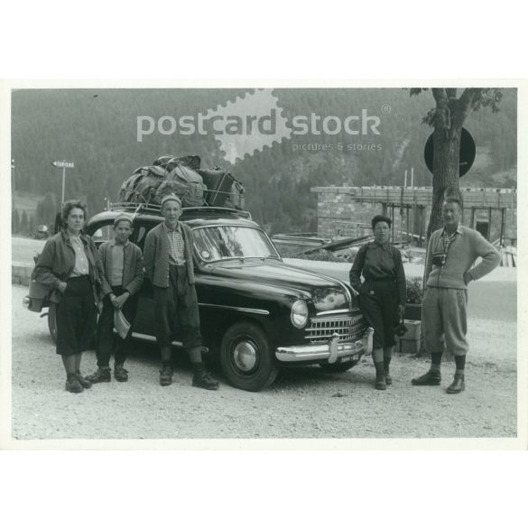 1941. Austria. Family trip in the mountains. Photo by Leopold Diemer, Wien. Black and white original paper image, old photo. (2792509)