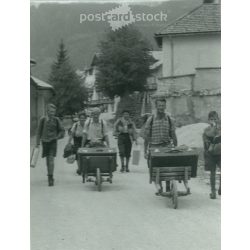   1940s. Austria. On the way to the train station. Photo by Leopold Diemer, Wien. Black and white original paper image, old photo. (2792511)