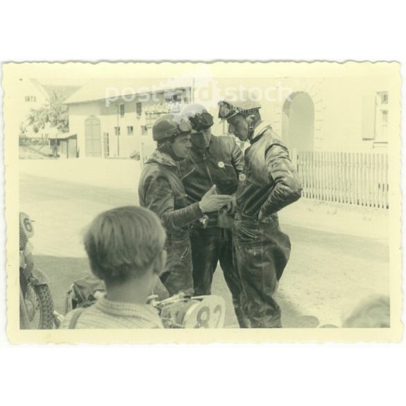 1930s. Germany. Motor race participants. The creator of the picture and the identity of the people on it are unknown. Black and white original paper image, old photo. (2792531)