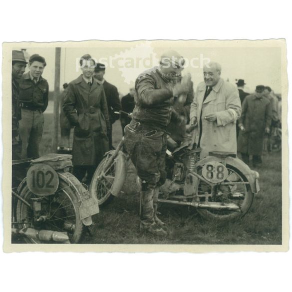 1951. Germany. Motor racing. The picture was taken by Karl Götz, Nuremberg. Black and white original paper image, old photo. (2792532)