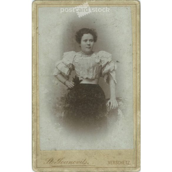 Work of photographer St. Joanovits early 1900s, Versec, Serbia. Studio photo of a young lady. Exciting composition, attractive outfit. Old photo, business card, CDV photo. (2792553)