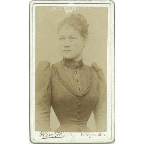 The work of Henrik Herz photography studio. Early 1900s, Budapest. Studio photo of an unknown young lady. Old photo, business card, CDV photo. (2792574)