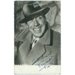   1963 – Signed photo of French film actor Fernandel. The picture was taken by Studio Berbard et Vauclair. Original paper image. Old photo. Black and white photo sheet, old postcard. (2792598)