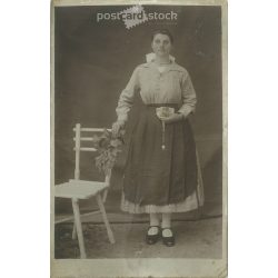   1910s. Bozsin photo salon, Battonya. Studio photo of young woman. Original paper image. Old photo. Black and white photo sheet, old postcard. (2792609)